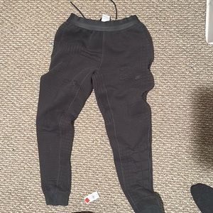 NIKE TECH SMALL SWEATS